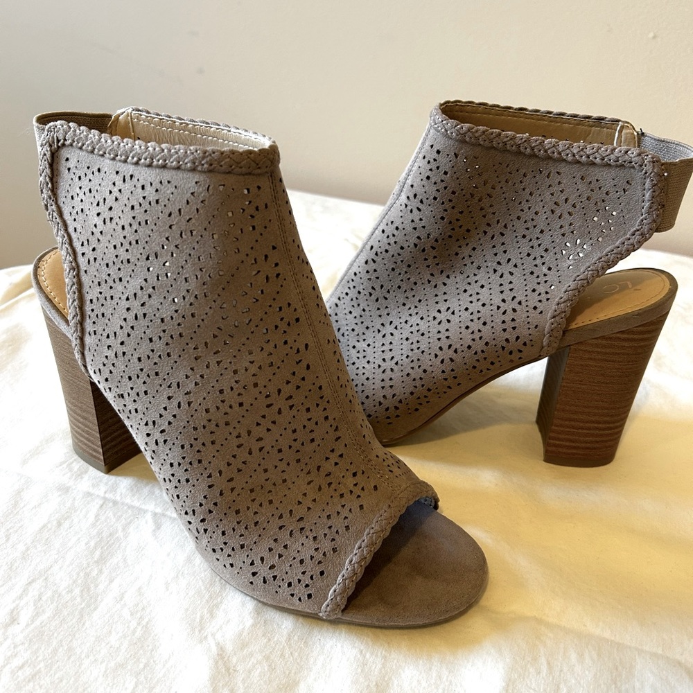Ladies LC Lauren Conrad ankle boot/booties size 9